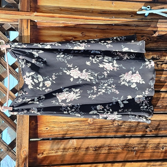 ⭐️Jessica Plus Black Floral Skirt - Picture 8 of 8